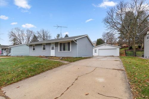 900 Villa Park Drive, West Bend, WI, 53090 | Card Image
