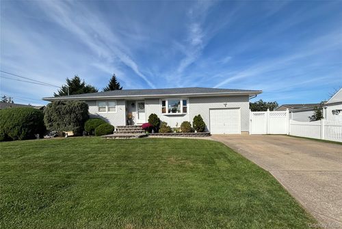 294 34th St, Lindenhurst, NY, 11757-3245 | Card Image