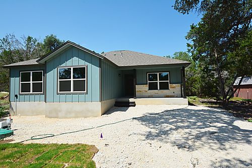 201 Country Hvn, Spring Branch, TX, 78070-4701 | Card Image