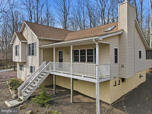 104 Merriment Ln, Blakeslee, PA, 18610-8702 | Card Image
