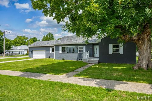 305 E Hauser St, Litchfield, IL, 62056-1511 | Card Image