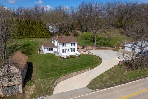 6400 Valley Dr, Bettendorf, IA, 52722-5559 | Card Image