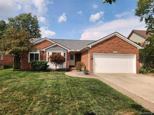 29007 Oakmont Drive, Chesterfield Township, MI, 48051 | Card Image