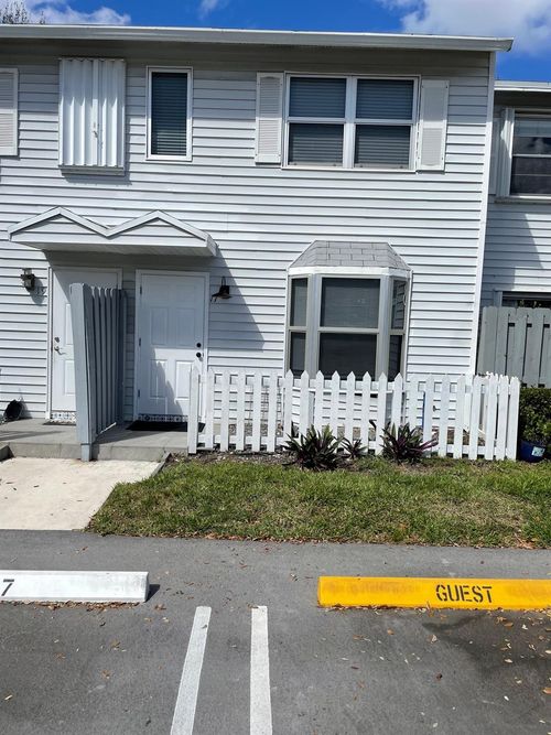 17-17 Sw 3rd St, Pompano Beach, FL, 33060-7925 | Card Image