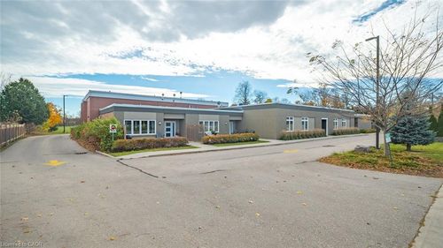 10-992 Windham Centre Rd, Windham Centre, ON, N0E2A0 | Card Image