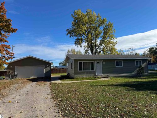 909 Farnsworth St, Oscoda, MI, 48750-1105 | Card Image