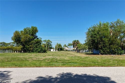 212 Se Santa Barbara Place, Cape Coral, FL, 33990 | Card Image