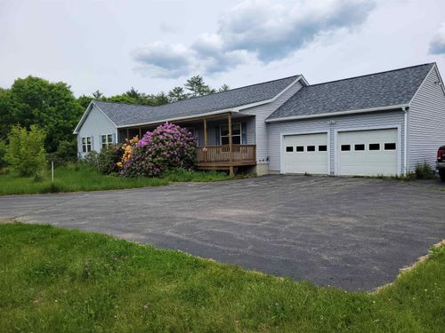 42 Chester Road, Raymond, NH, 03077 | Card Image