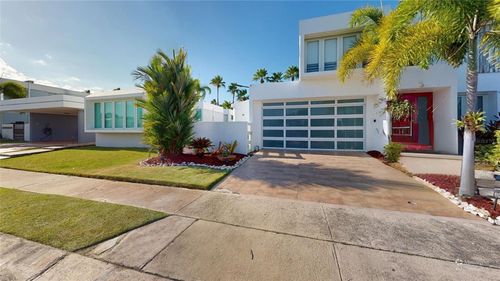 D7 Zafiro, DORADO, PR, 00646 | Card Image