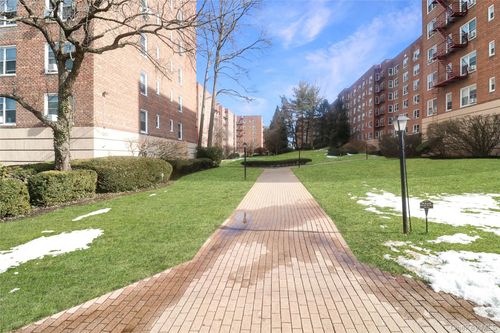 apt-a51-1300 Midland Ave, Yonkers, NY, 10704-1414 | Card Image