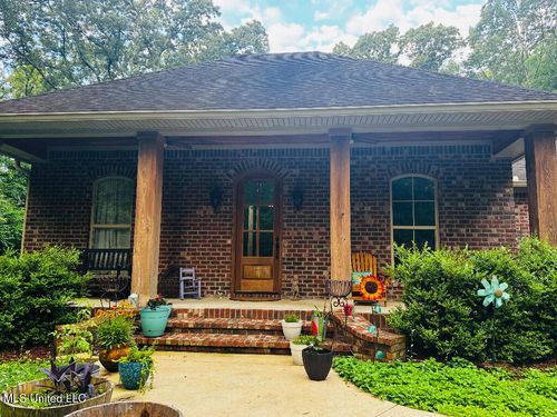 10225 Dry Grove Rd, Raymond, MS, 39154-8973 | Card Image