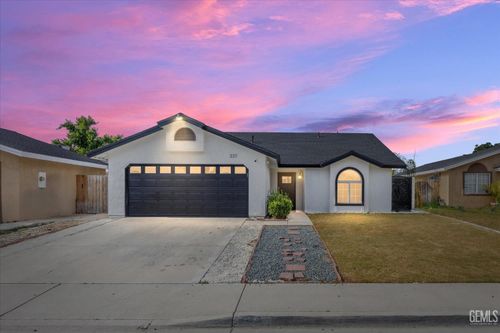 337 Cesar Chavez Ln, Delano, CA, 93215-4502 | Card Image