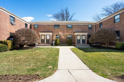 366b1-7343 217th St, Oakland Gardens, NY, 11364-2933 | Card Image