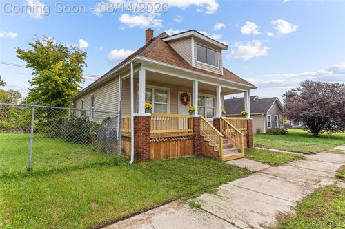4472 French Rd, Detroit, MI, 48214-1533 | Card Image