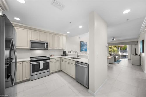 313-221 9th St S, NAPLES, FL, 34102-6258 | Card Image