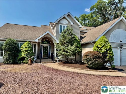 555 Eagle Dr, East Stroudsburg, PA, 18302-6663 | Card Image