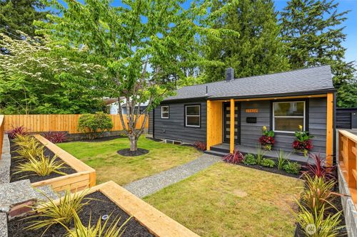 15822 26th Ave Ne, Shoreline, WA, 98155-6437 | Card Image