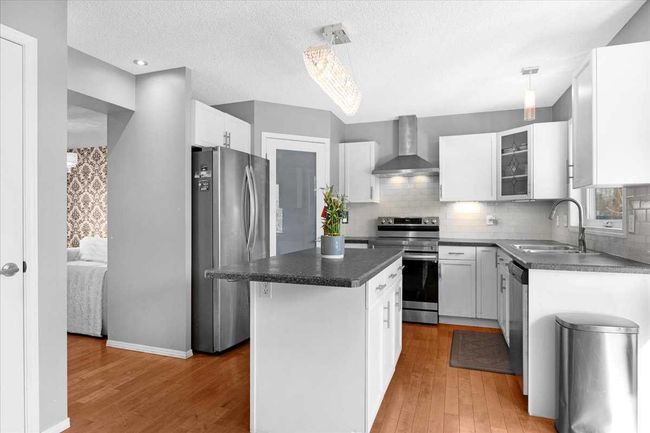 49 Shawbrooke Close Sw, House other with 4 bedrooms, 4 bathrooms and 4 parking in Calgary AB | Image 13