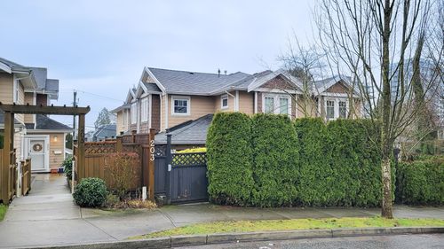 203 E 18th St, North Vancouver, BC, V7L2X7 | Card Image