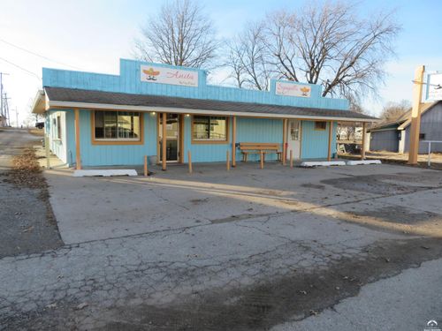 204 3rd St, Winchester, KS, 66097-4029 | Card Image