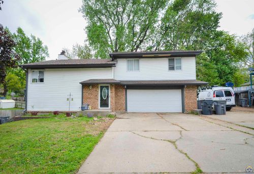 2213 W 22nd Ave, Emporia, KS, 66801-6016 | Card Image