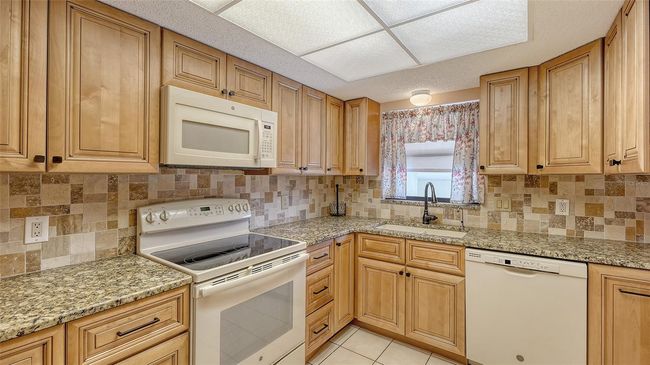 Kitchen | Image 12