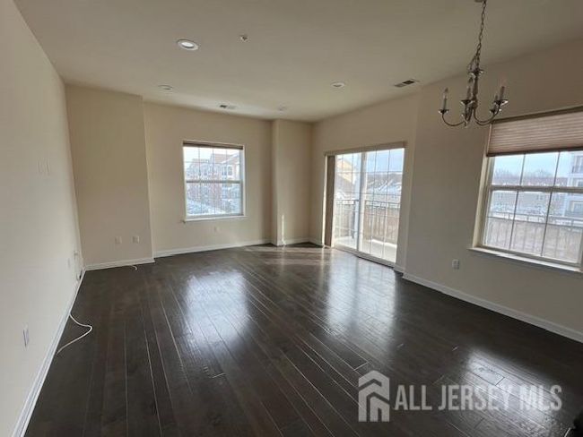 637 Strassle Way, Townhouse with 2 bedrooms, 2 bathrooms and null parking in South Plainfield NJ | Image 5