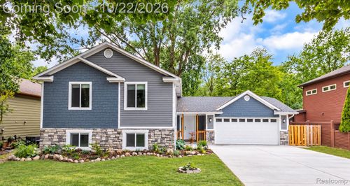 14200 Landings Way, Fenton, MI, 48430-1318 | Card Image