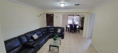 8377 Nw 113th Pl, House other with 4 bedrooms, 2 bathrooms and null parking in Doral FL | Image 3