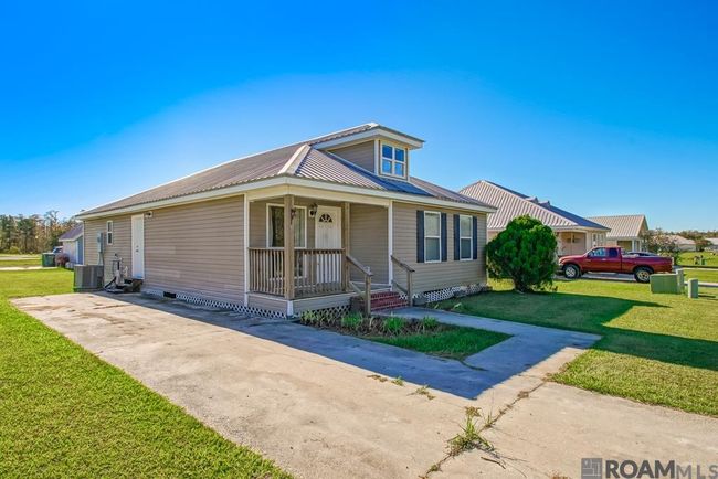 26350 Riverscape Dr, House other with 3 bedrooms, 2 bathrooms and 3 parking in Springfield LA | Image 5