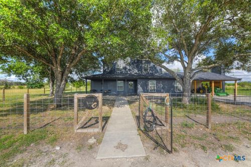1510 Timmermann Rd, Seguin, TX, 78155-8071 | Card Image