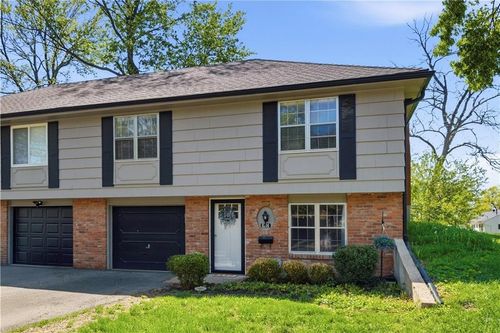 8314 Mackey St, Overland Park, KS, 66212-2728 | Card Image