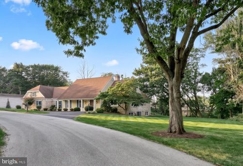 1 W Lawn Cir, LEMOYNE, PA, 17043-1127 | Card Image