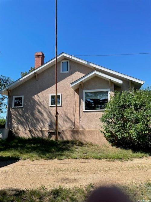 130 2nd St E, Kincaid, SK, S0H2J0 | Card Image
