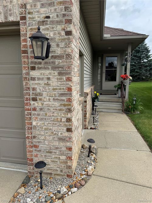 43-170 Creekwood Cir, Linden, MI, 48451-8935 | Card Image