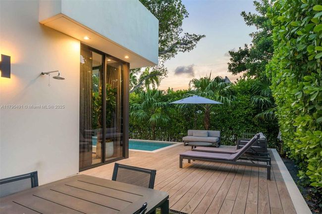 121 2 Nd Dilido Ter, House other with 5 bedrooms, 6 bathrooms and null parking in Miami Beach FL | Image 15