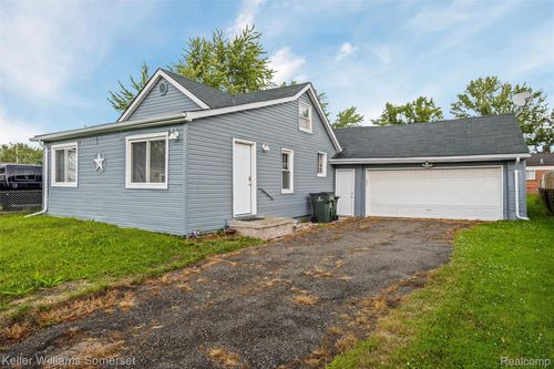 22937 Detour St, Saint Clair Shores, MI, 48082-1340 | Card Image