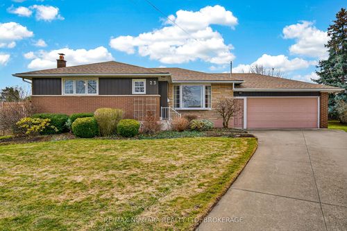 23 Almond Gdns, Grimsby, ON, L3M2K2 | Card Image