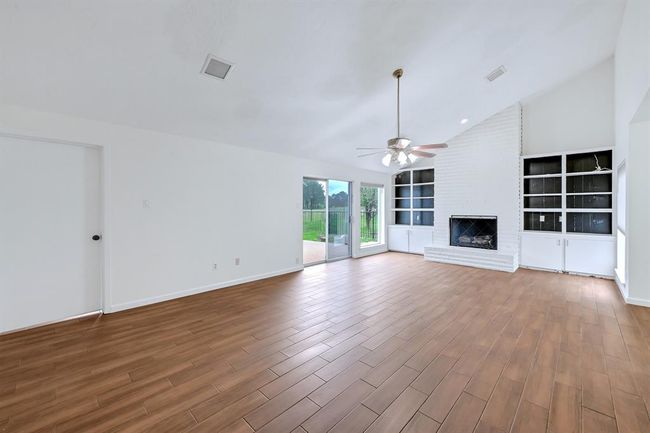 20031 Sunny Shores Dr, House other with 3 bedrooms, 2 bathrooms and 3 parking in Humble TX | Image 5