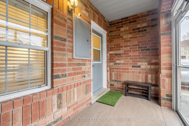 808 Mckay Cres, House attached with 3 bedrooms, 3 bathrooms and 2 parking in Milton ON | Image 9
