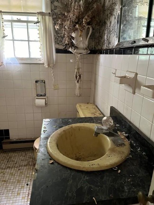 One of two bathrooms | Image 10