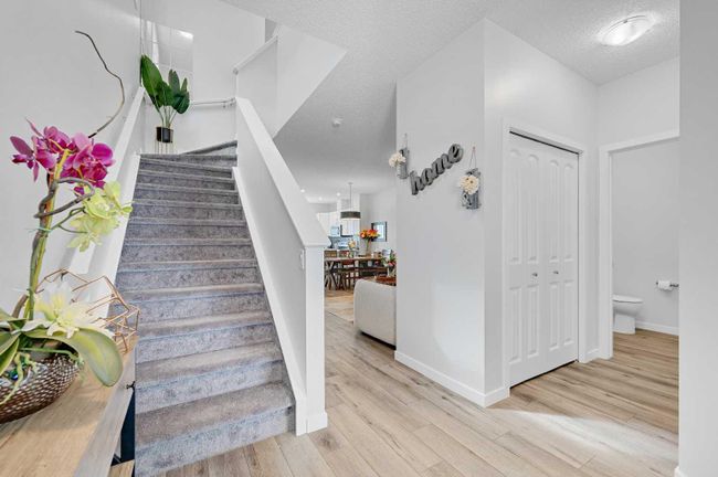 105 Legacy Glen Point Se, Home with 3 bedrooms, 2 bathrooms and 4 parking in Calgary AB | Image 7