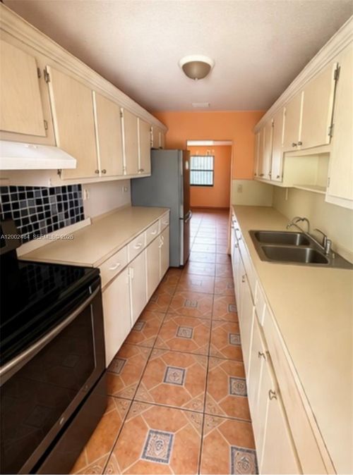1-185 Nw 82nd St, Miami, FL, 33150-3072 | Card Image
