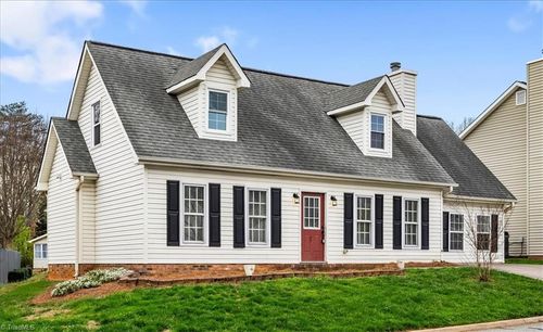 332 Brookside Ct, Kernersville, NC, 27284-3325 | Card Image
