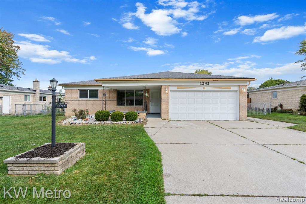 Ashley Dr, Troy, MI 48085