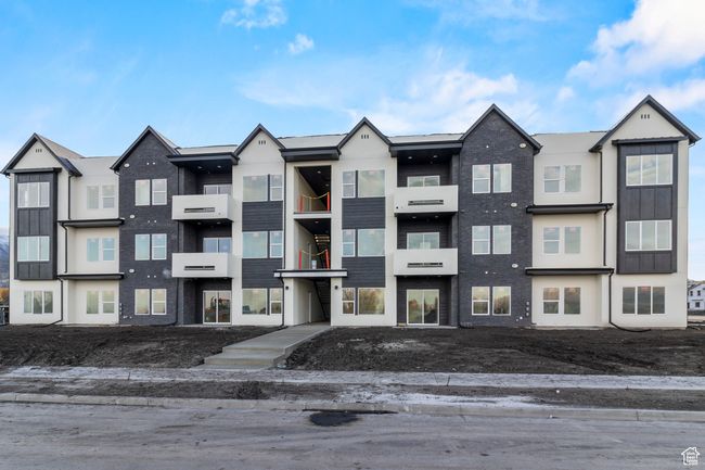 View of building exterior | Image 6