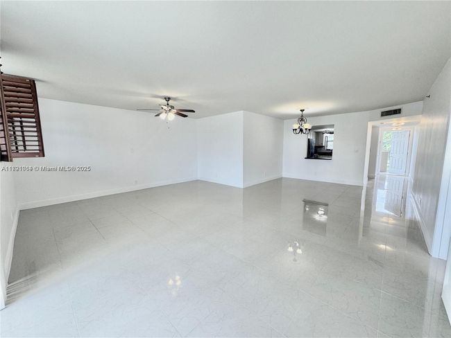 APT-307 - 3150 W Rolling Hills Cir, Condo with 2 bedrooms, 2 bathrooms and null parking in Davie FL | Image 10