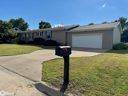 202 Park Pl, State Center, IA, 50247-7774 | Card Image