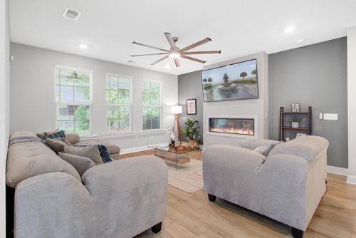 608 S Pointe Blvd, Summerville, SC, 29483-5291 | Card Image