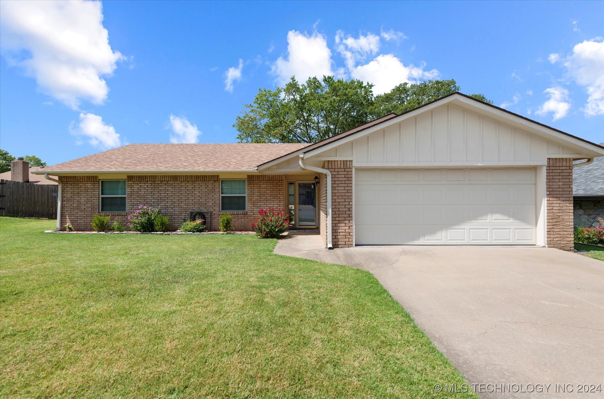 Canterbury Ct, Bartlesville, OK 74006